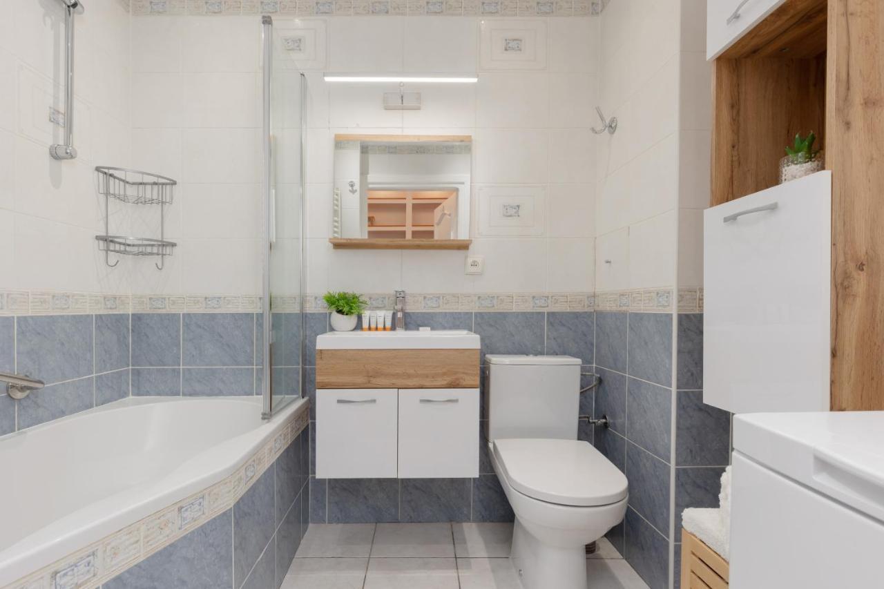 Cozy Apartment With Parking In Warsaw Ursus By Noclegi Renters Eksteriør bilde